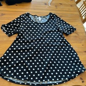 Perfect T black with polka dots L